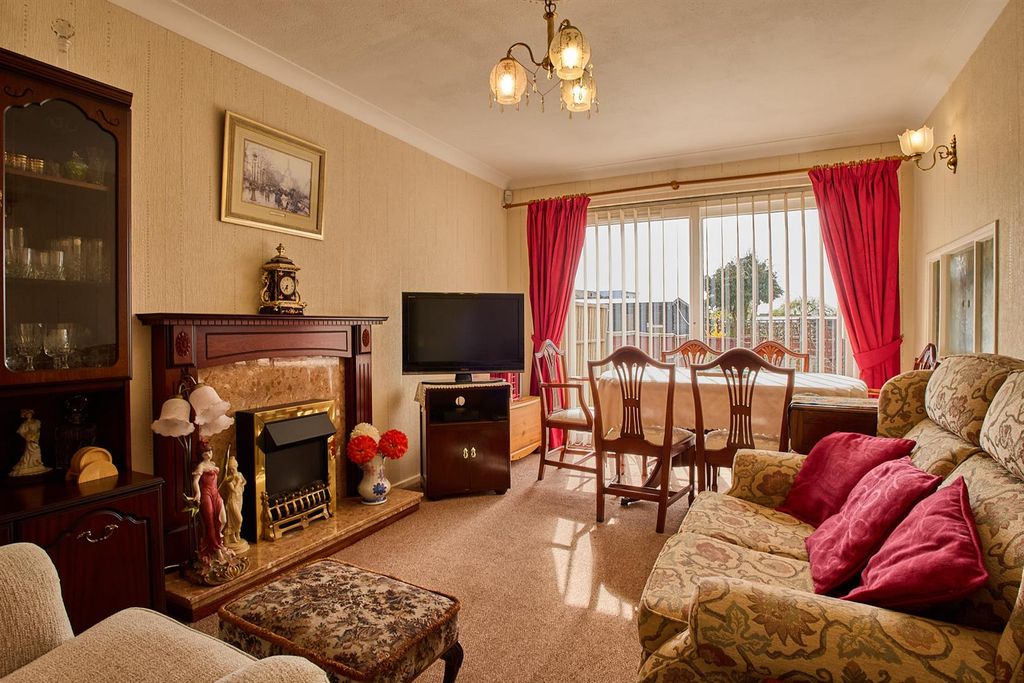 Property photo 2 of 8 Lounge Dining Room To Rear