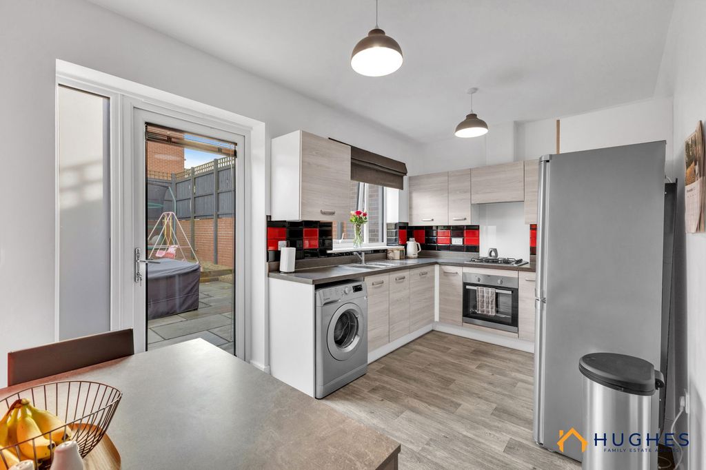 Property photo 2 of 21