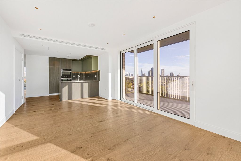 Property photo 1 of 18 Gasholder Place