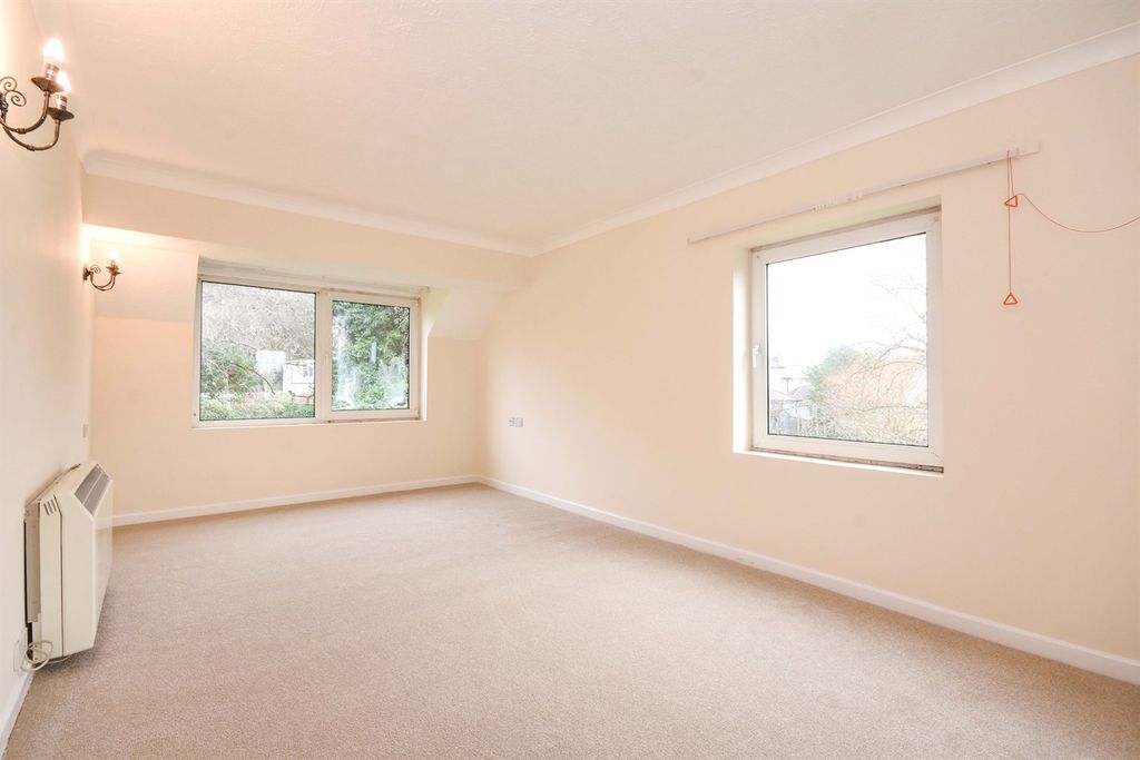 Property photo 1 of 10 (Main)