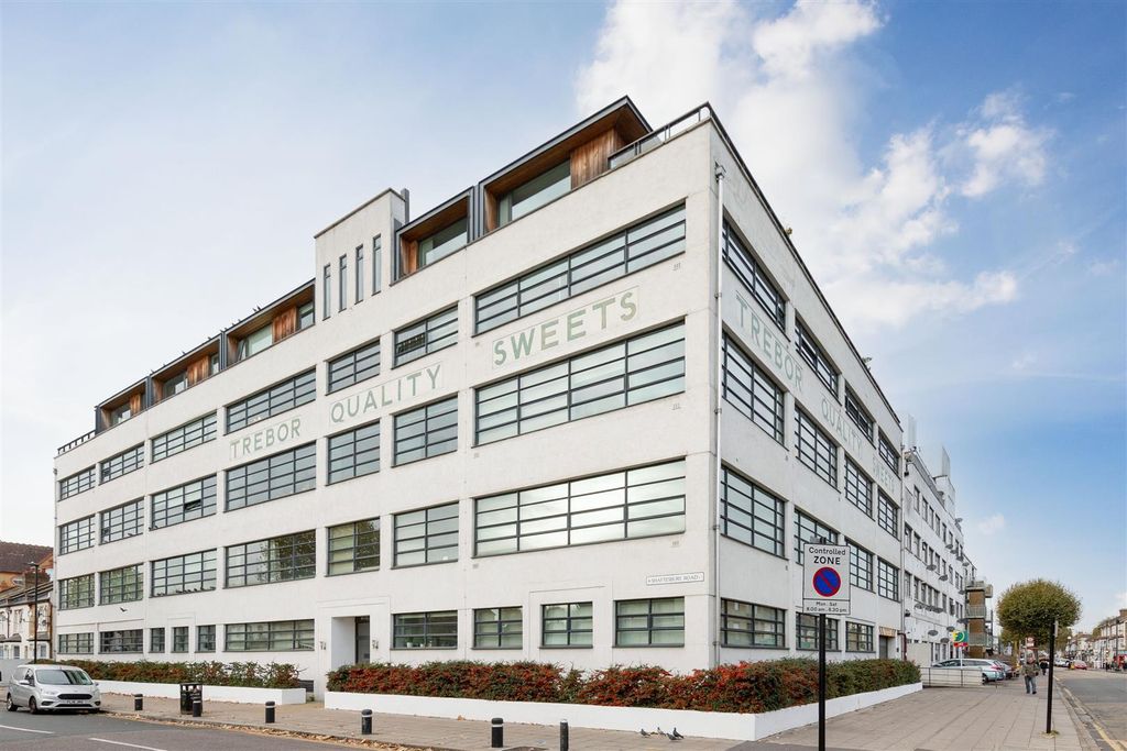 Property photo 1 of 21 Shaftesbury Road, E7