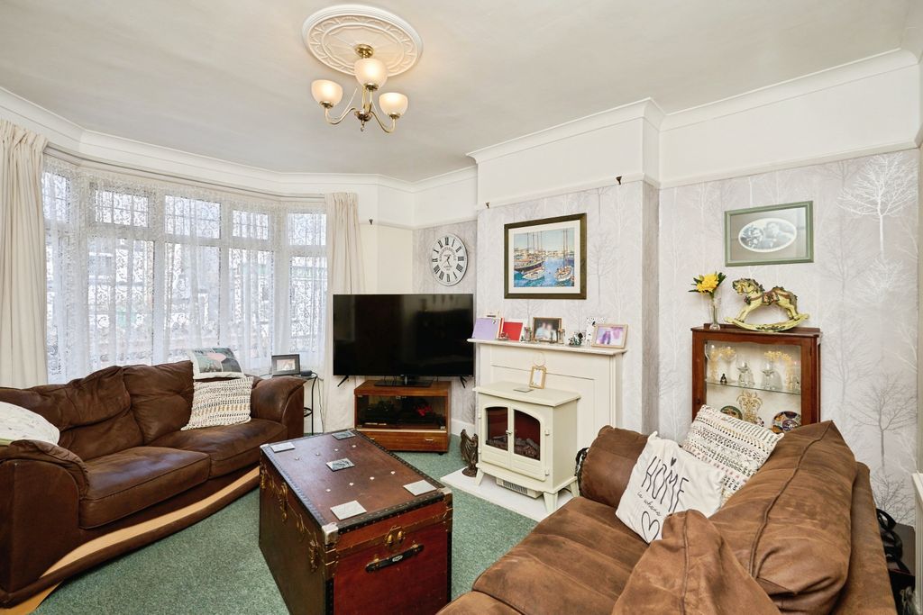 Property photo 2 of 20
