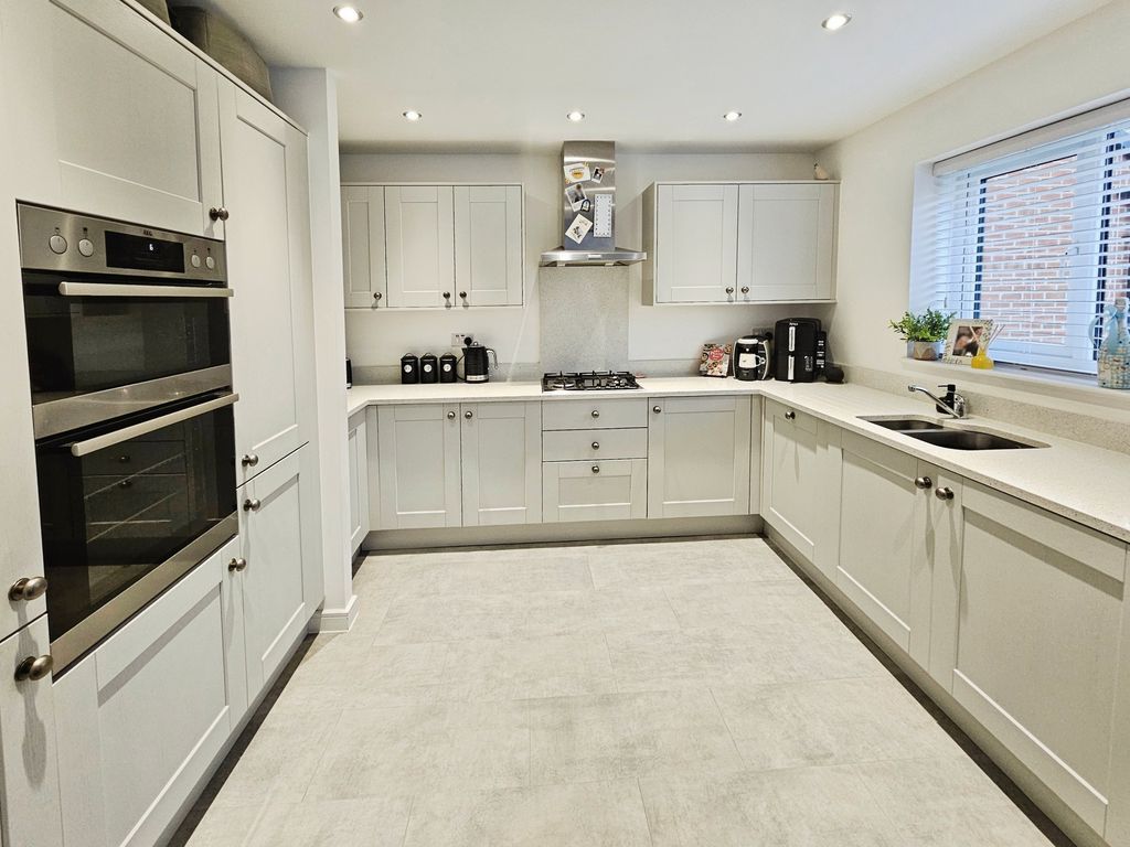 Property photo 2 of 12 Photo 16