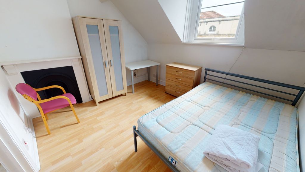 Property photo 2 of 8 5-Regent-Street-Tff-