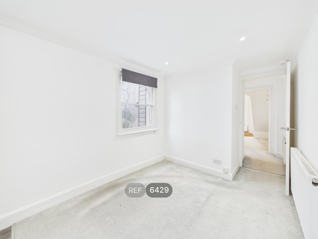 Property photo 3 of 13 Kitchen / Living Area