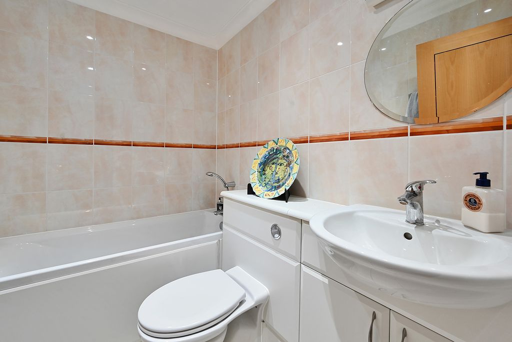 Property photo 3 of 28