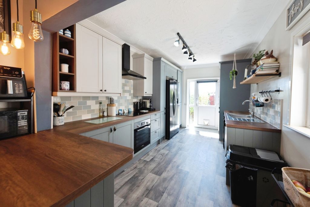 Property photo 3 of 18 Pbox-Img.Jpg