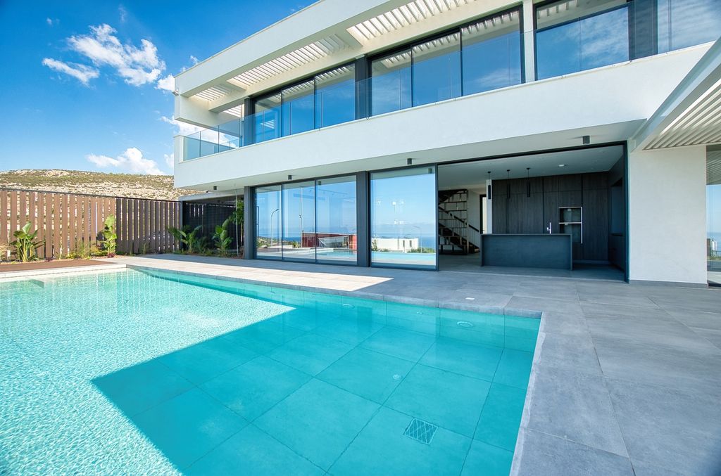 Property photo 2 of 29