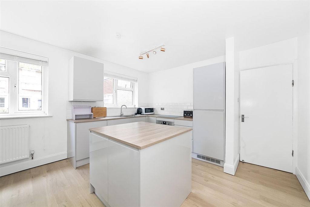 Property photo 3 of 14 Kitchen/Dining Room