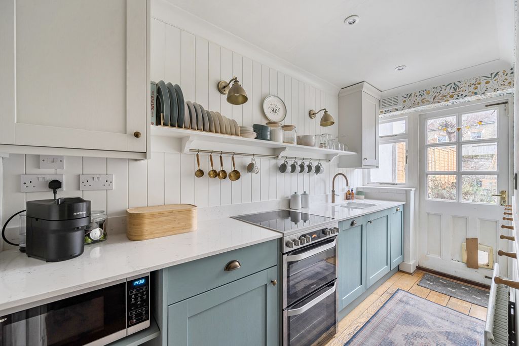 Property photo 3 of 16 Kitchen