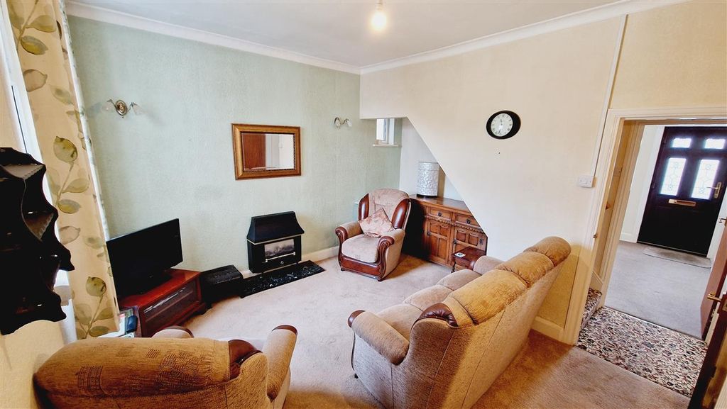 Property photo 2 of 12 Lounge