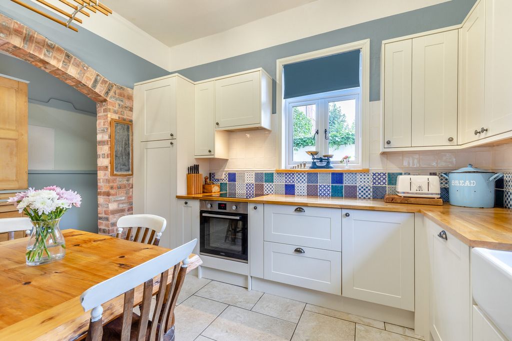 Property photo 3 of 28