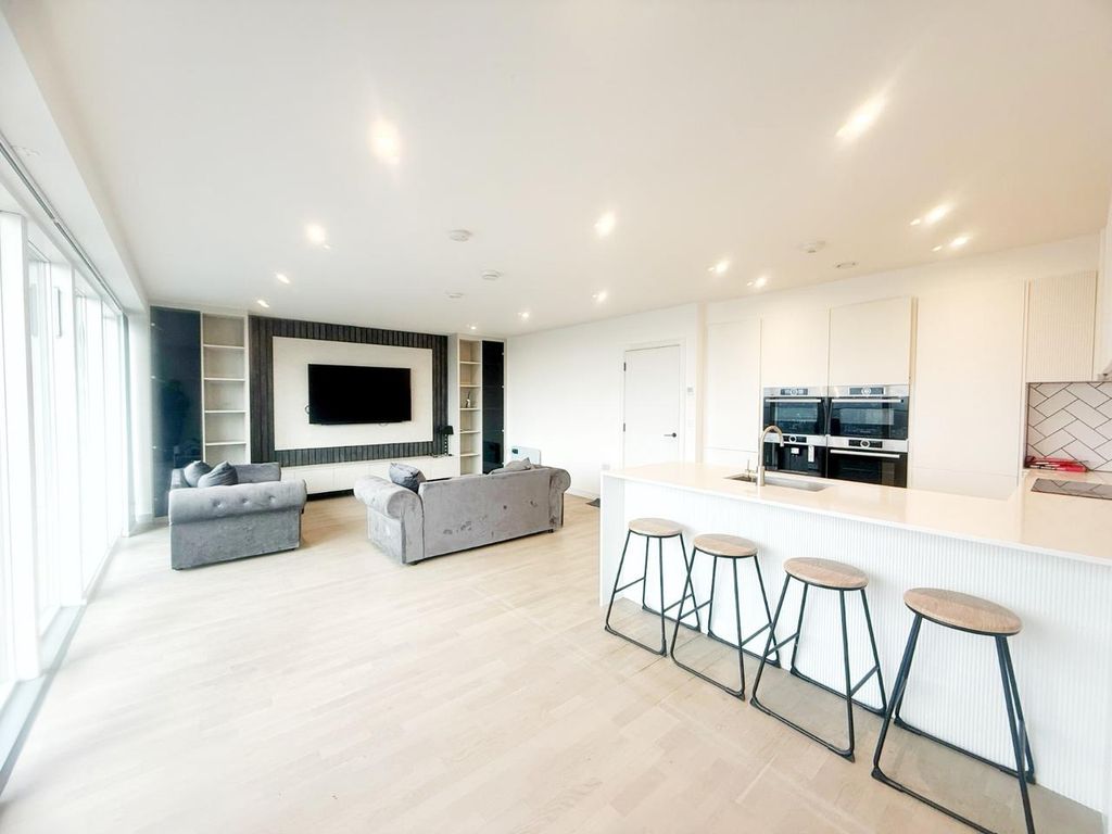 Property photo 2 of 24