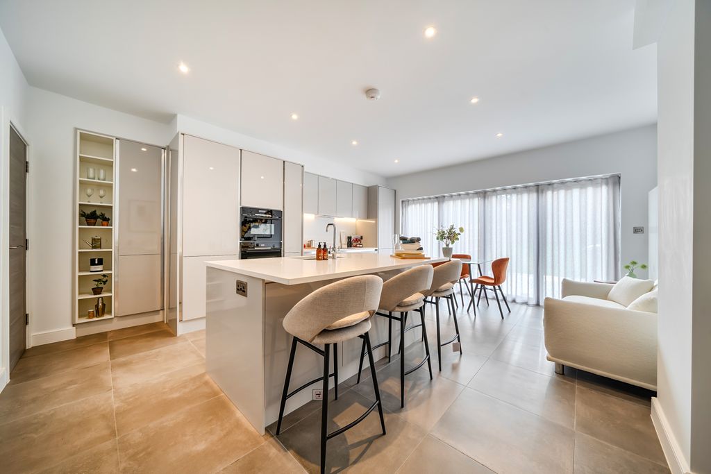 Property photo 2 of 16 Kitchen