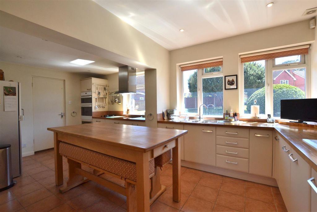 Property photo 3 of 28 Kitchen.Jpg