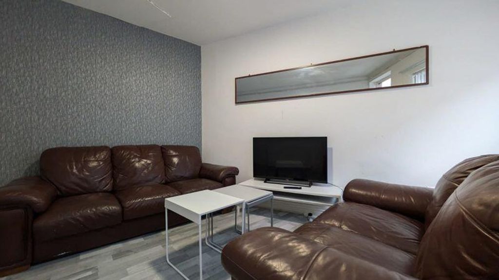 Property photo 2 of 9 A Spacious And Inviting Large Modern Living Room, ...