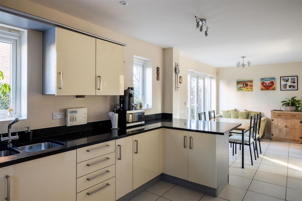 Property photo 2 of 30