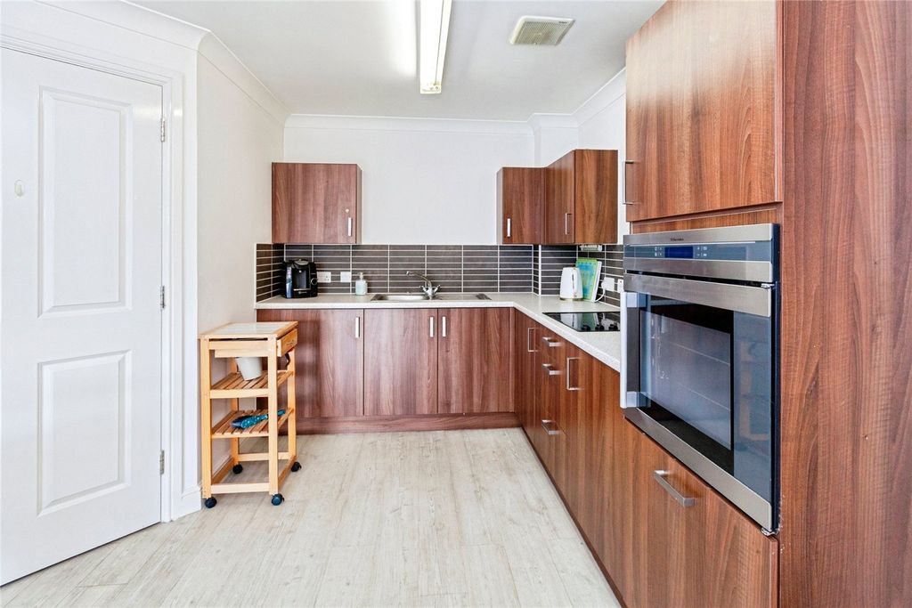 Property photo 3 of 11 Kitchen