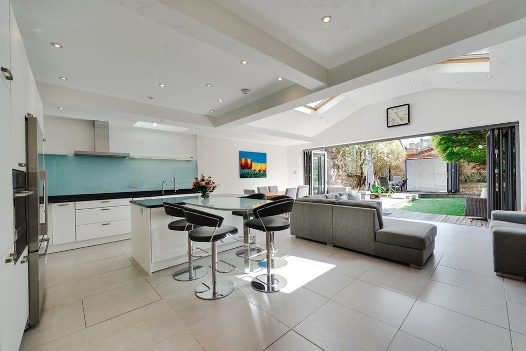 Property photo 2 of 19 Picture No. 37