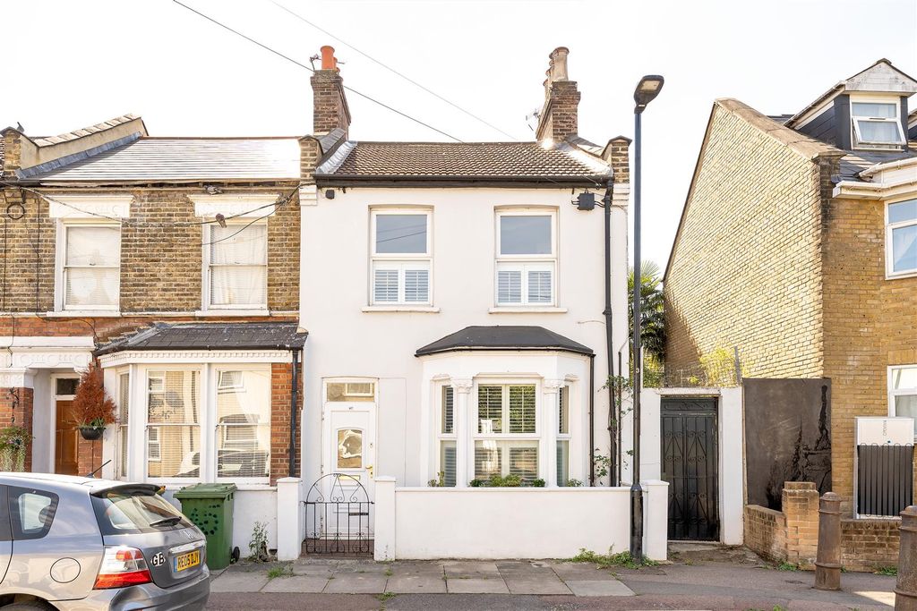 Property photo 1 of 39 Davis Street, E13