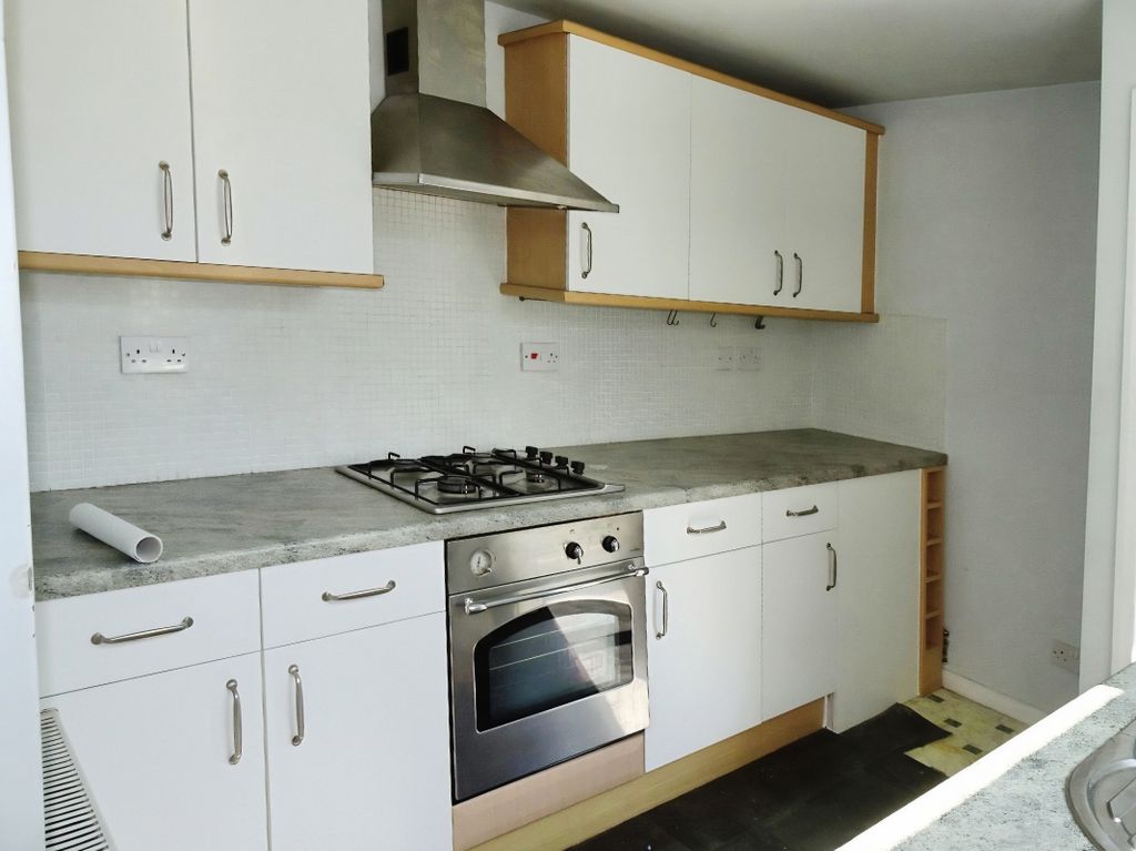 Property photo 2 of 8 Kitchen