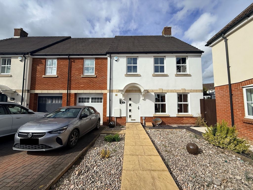 Property photo 1 of 21 Front Aspect - Blurred