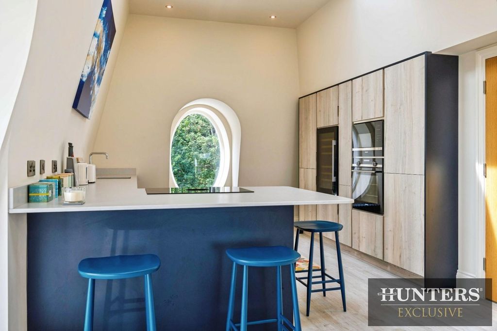 Property photo 3 of 20 Kitchen