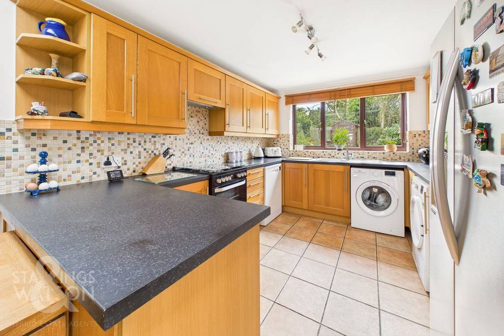 Property photo 3 of 32