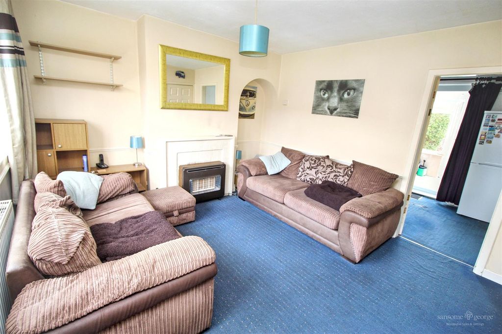 Property photo 3 of 11 Living Room