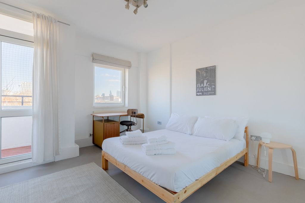 Property photo 2 of 39