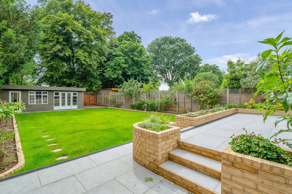 Property photo 1 of 30