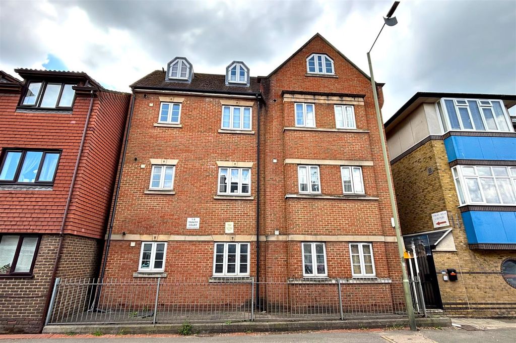Property photo 1 of 6 Trinity Court Exterior