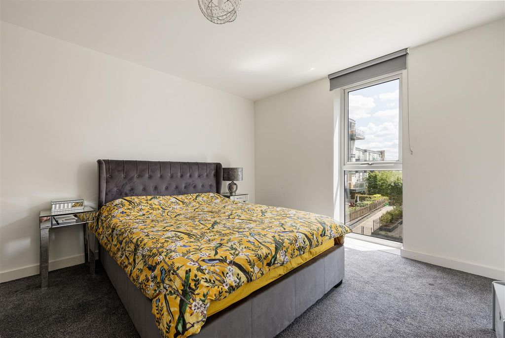 Property photo 3 of 16 Furrow House E4