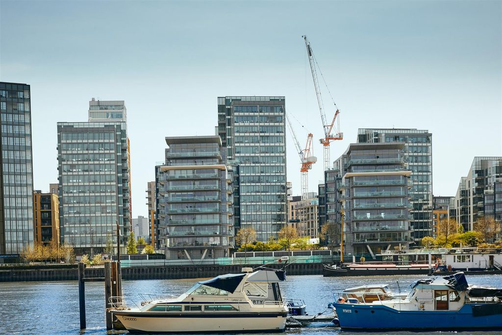 Property photo 1 of 14 External