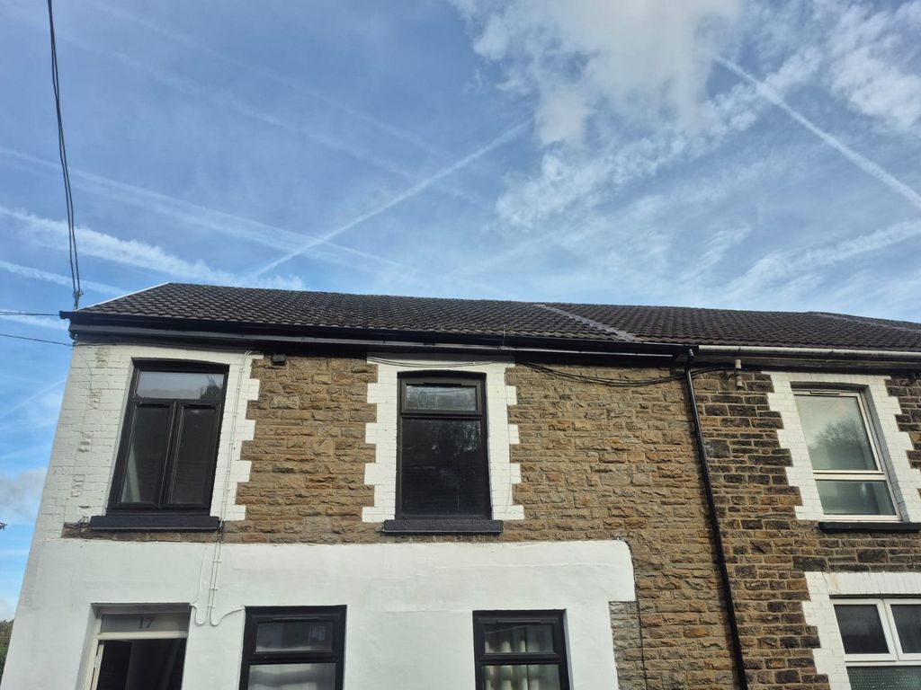 Property photo 2 of 10 Top Flat Front