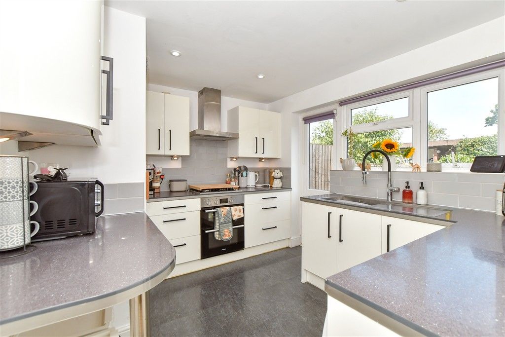 Property photo 3 of 12 Kitchen