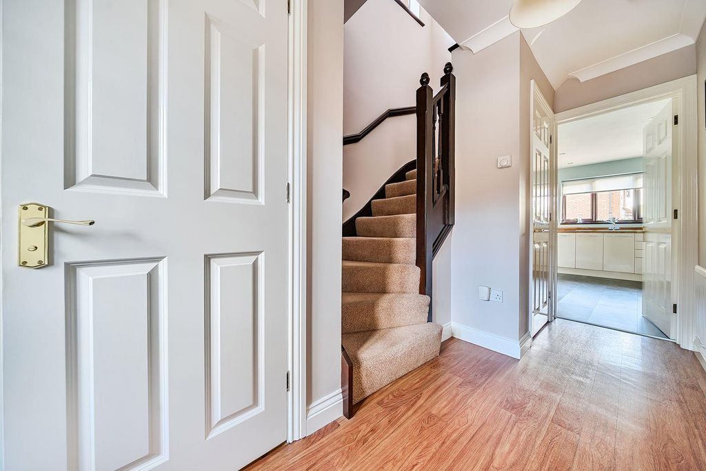 Property photo 2 of 19 Ent Hall.Jpeg