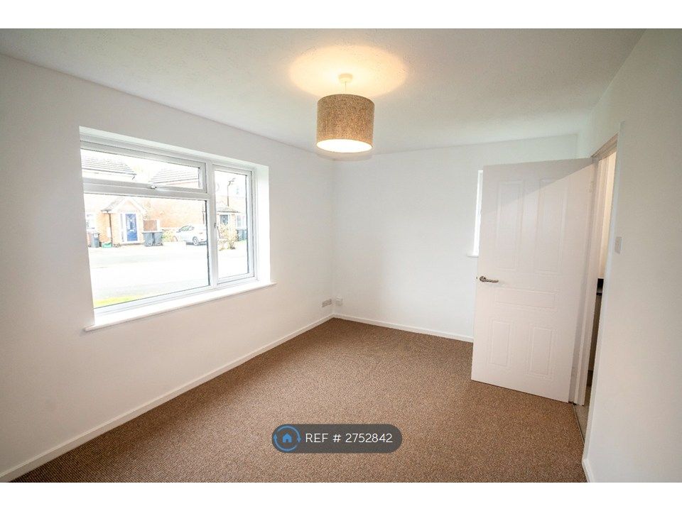 Property photo 3 of 6 Living Room