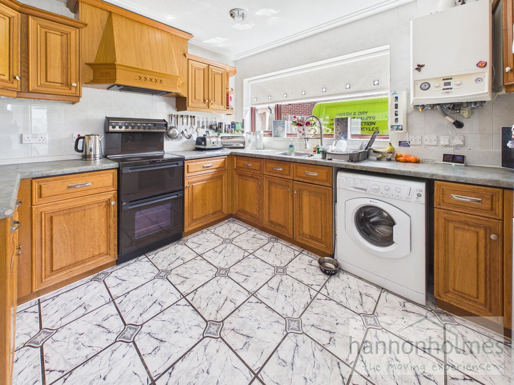 Property photo 3 of 26 Cam05283G0-Pr0185-Still001