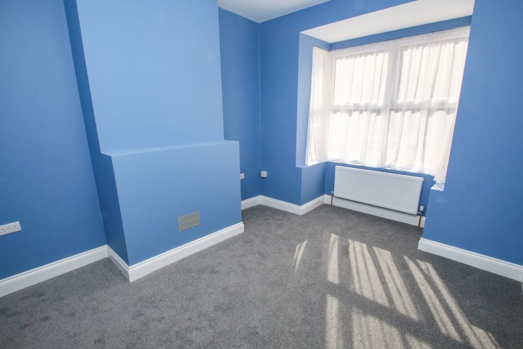 Property photo 2 of 16 4575731