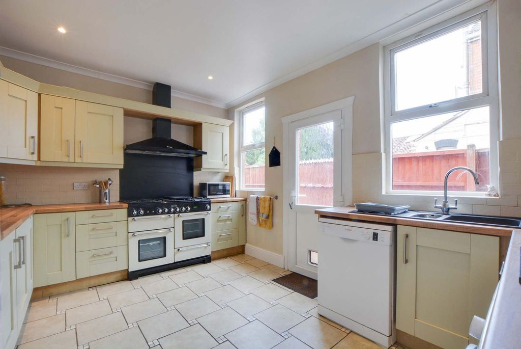 Property photo 2 of 29