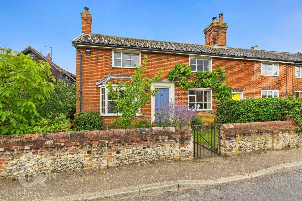 Property photo 2 of 34