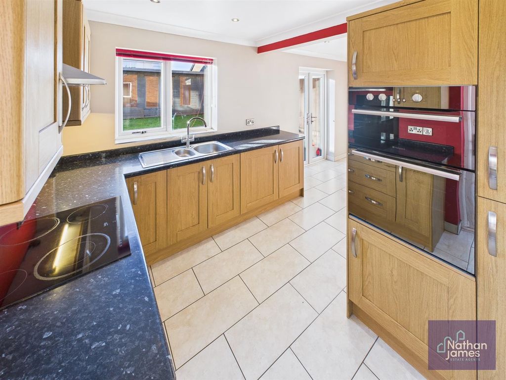 Property photo 3 of 12 Kitchen/ Diner