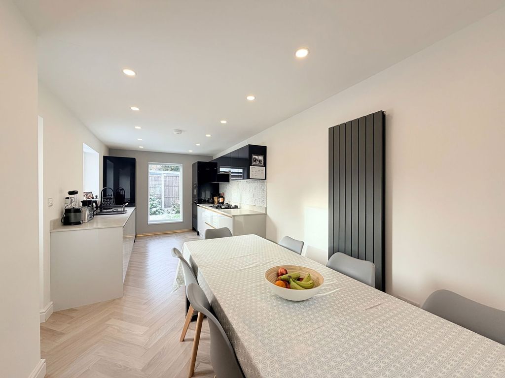 Property photo 2 of 28