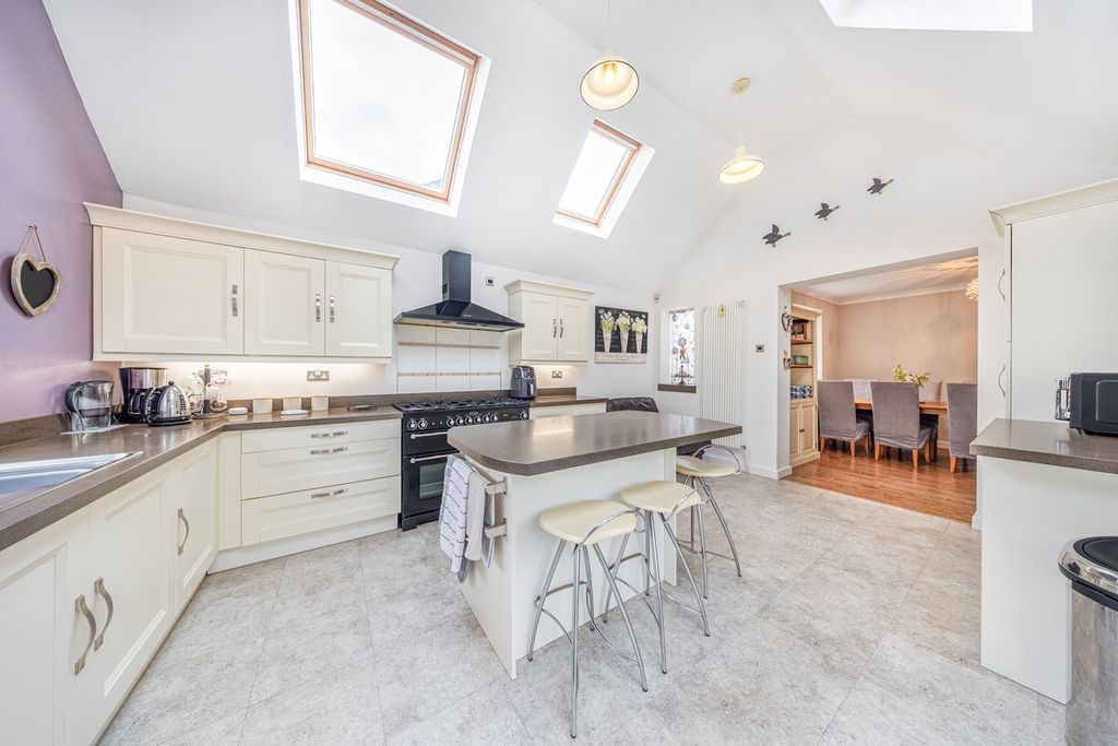 Property photo 3 of 29