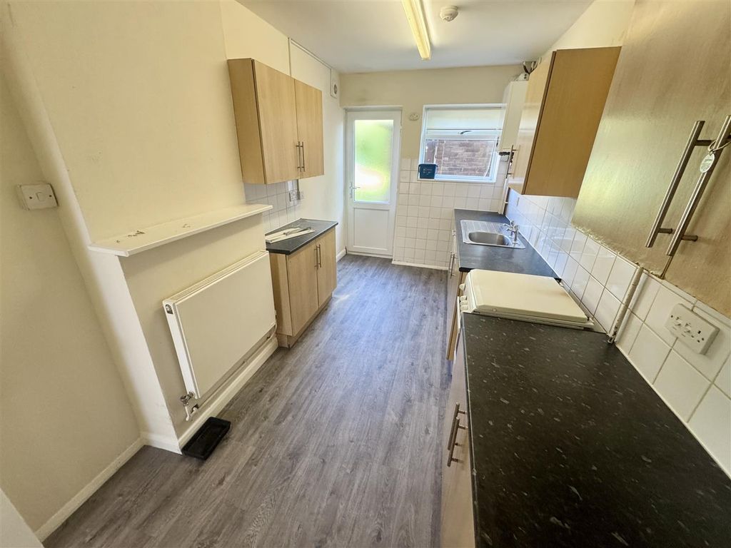 Property photo 1 of 8 Kitchen