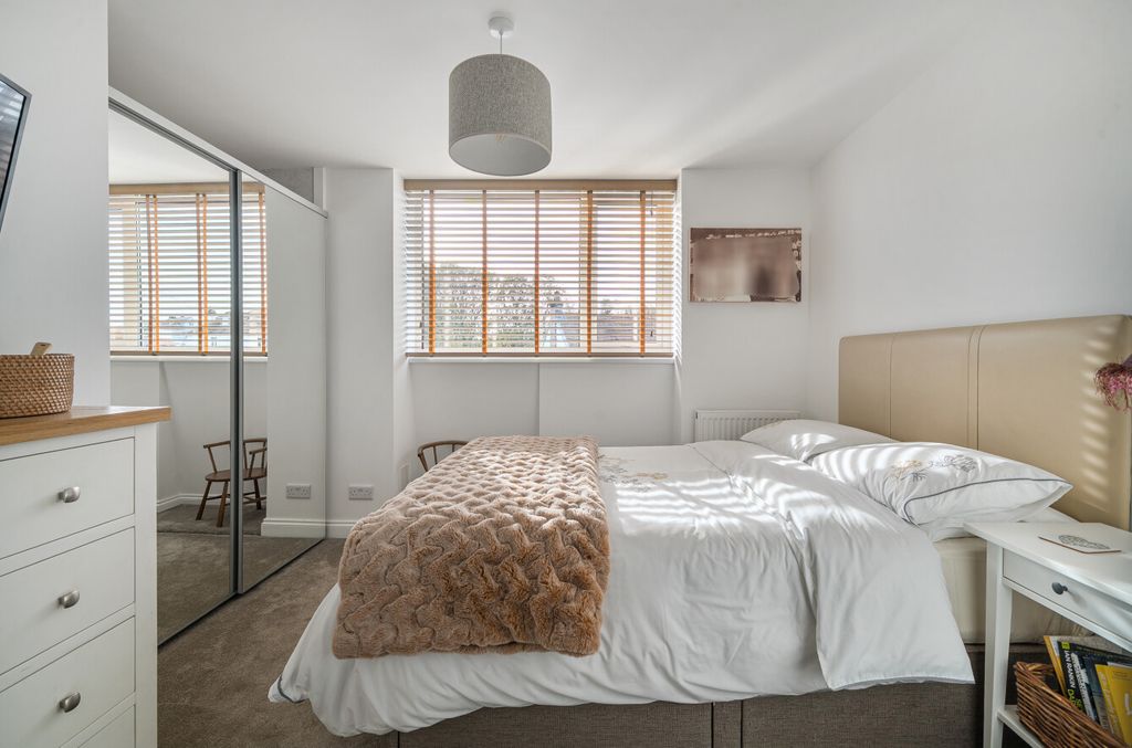 Property photo 2 of 27 2 - 1380516-5-691c92A...