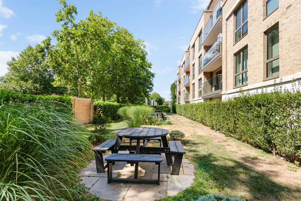 Property photo 3 of 15 Communal Garden