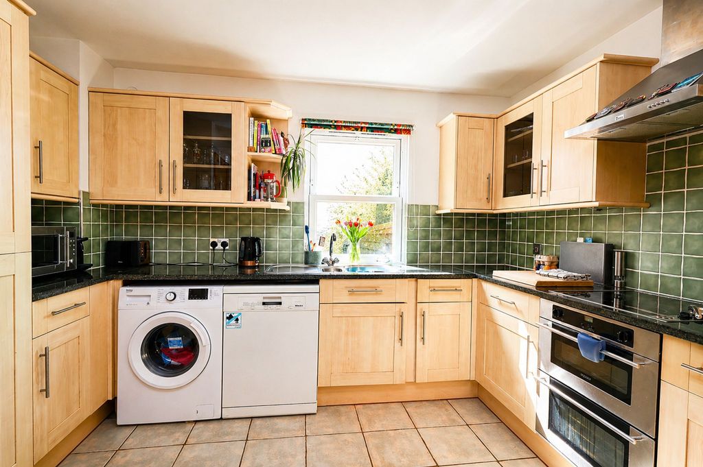 Property photo 3 of 15 Kitchen