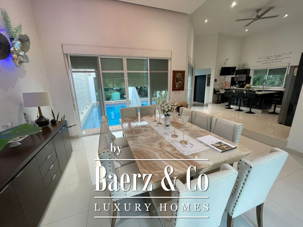 Property photo 2 of 27